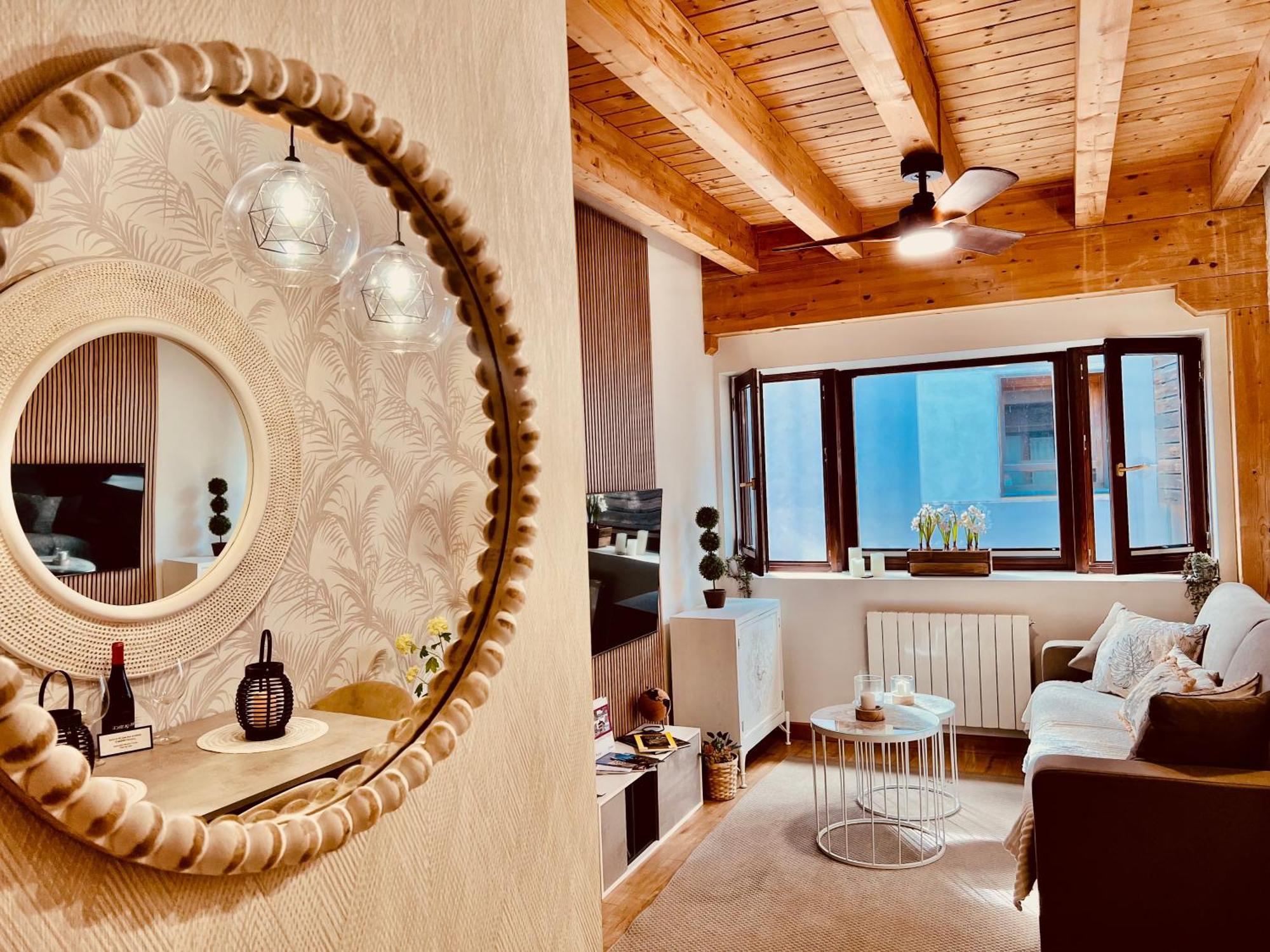El Capricho De Claudia_ Apartamentos Burgos Catedral المظهر الخارجي الصورة