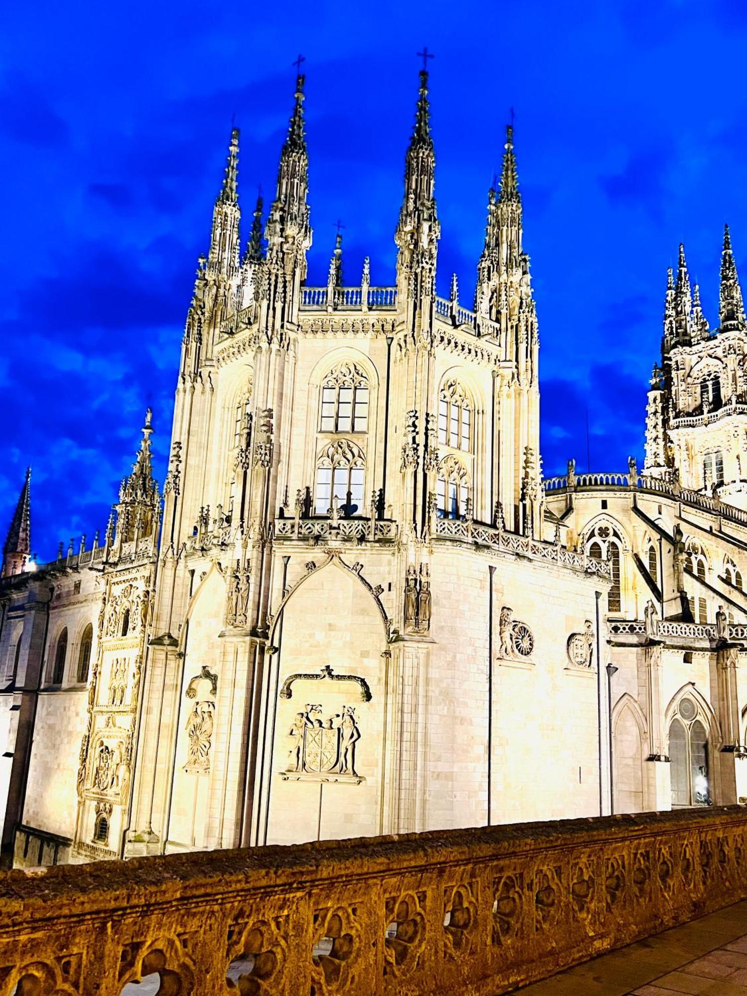 El Capricho De Claudia_ Apartamentos Burgos Catedral المظهر الخارجي الصورة